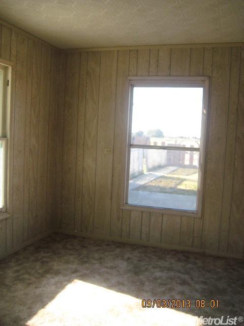 320 Carnation Ave, Gustine, CA 95322 photo 4