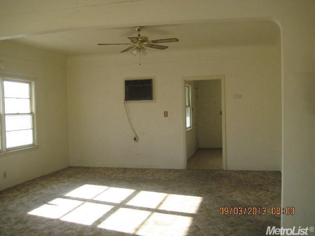 320 Carnation Ave, Gustine, CA 95322 photo 2