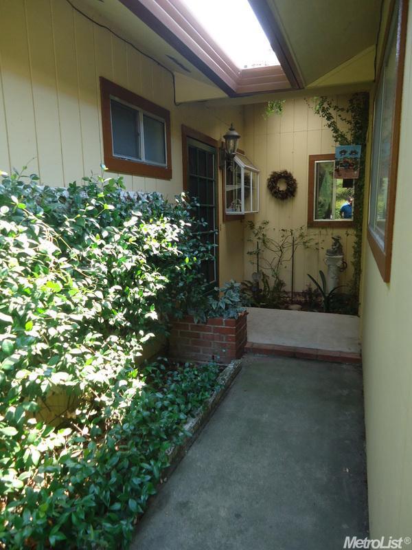 4928 Melvin Dr, Carmichael, CA 95608 photo 2