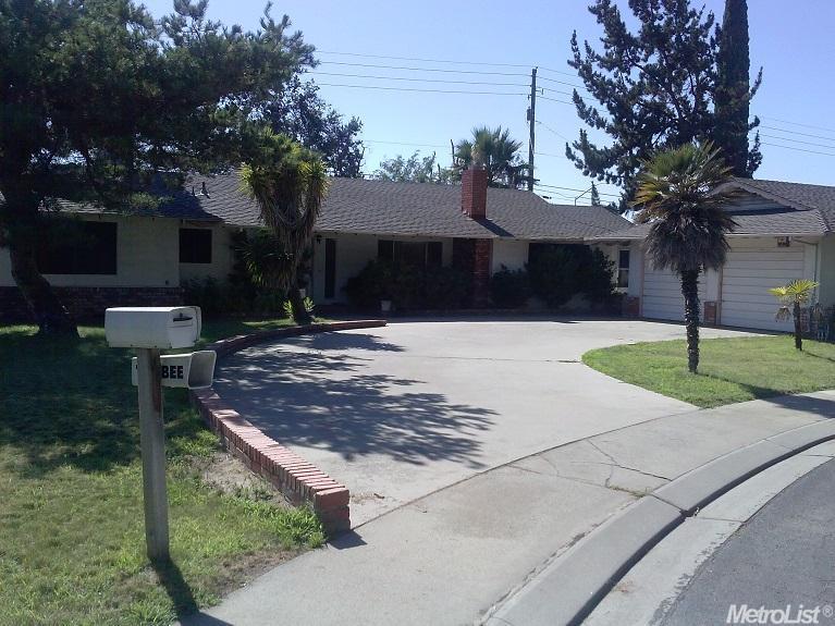 101 Fairoaks Dr, Modesto, CA 95351 photo 2