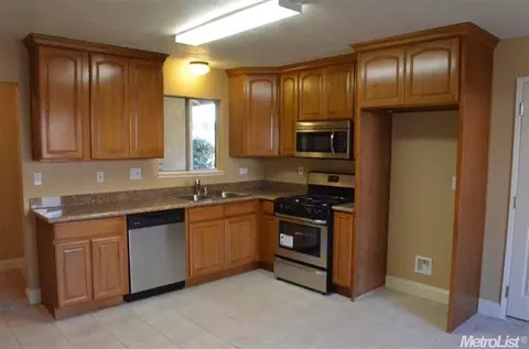 2224 Jeanine Dr, Modesto, CA 95355 photo 2