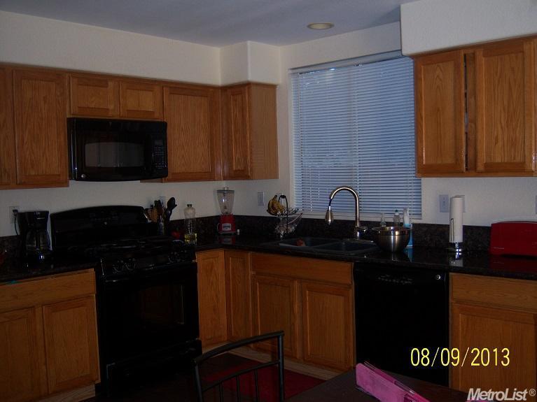 423 Penguin Ct, Patterson, CA 95363 photo 2