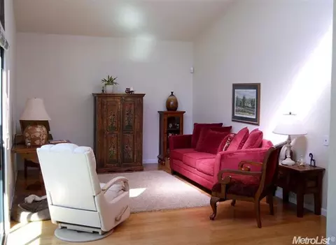 4925 Clear Cir, Carmichael, CA 95608 photo 2
