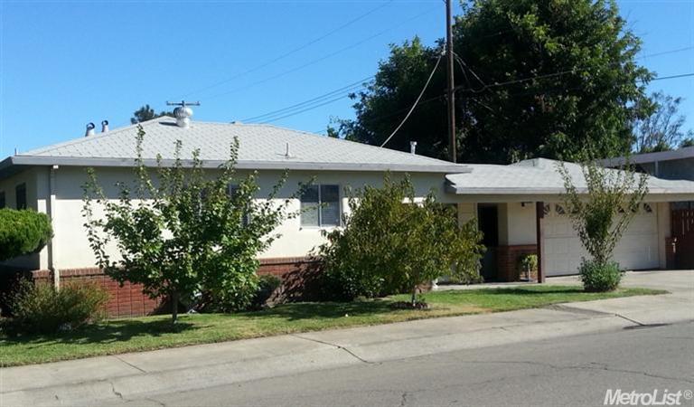 1030 Lloyd St, Lodi, CA 95240 photo 3
