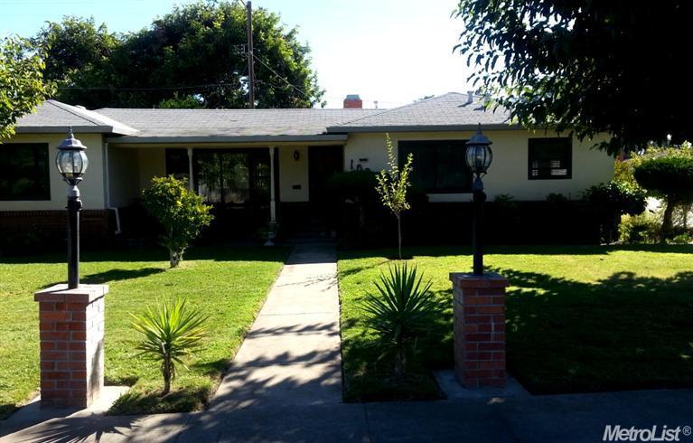 1030 Lloyd St, Lodi, CA 95240 photo 2