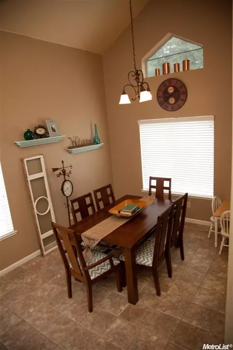 329 Melbourne, Modesto, CA 95357 photo 2