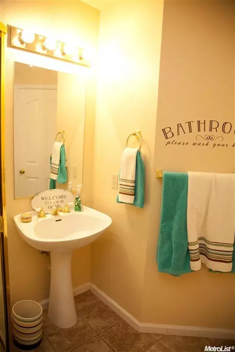 329 Melbourne, Modesto, CA 95357 photo 8