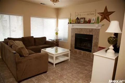 329 Melbourne, Modesto, CA 95357 photo 6