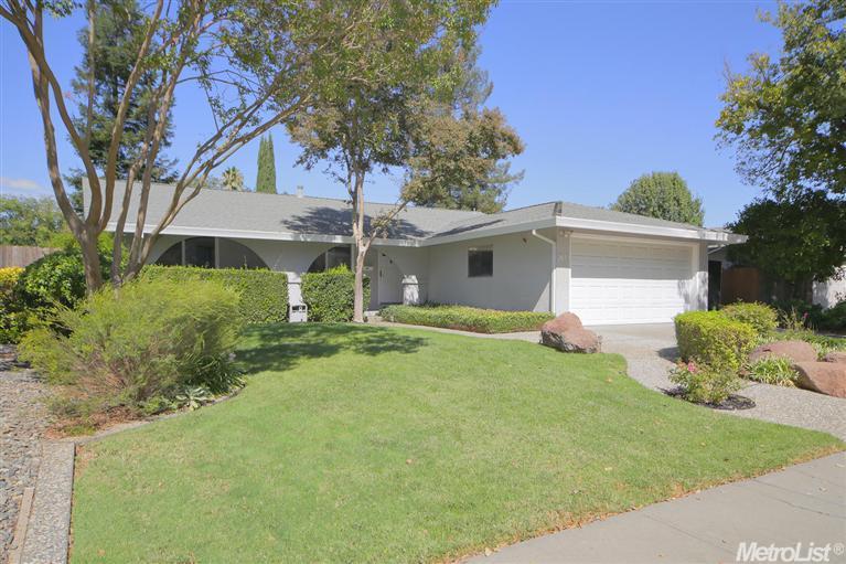 2633 Belmont Dr, Davis, CA 95618 photo 2