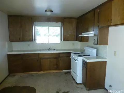 575 Alpine Ave, Manteca, CA 95336 photo 4