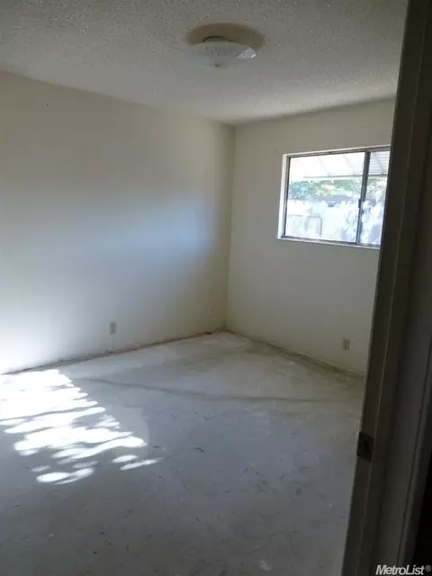 575 Alpine Ave, Manteca, CA 95336 photo 8