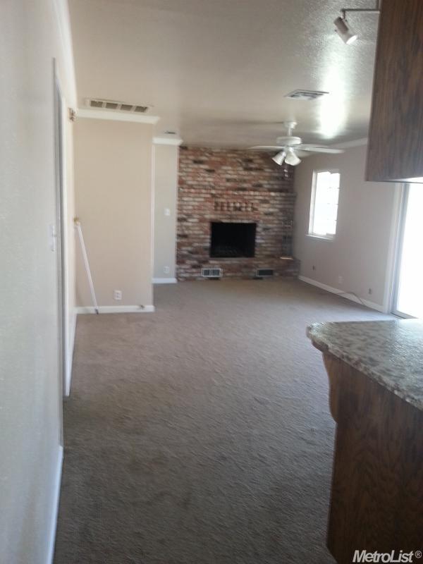 577 S Veach, Manteca, CA 95337 photo 2