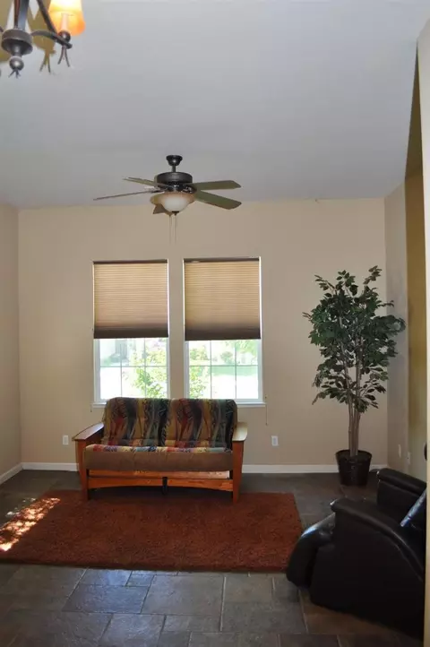 1666 Windy Cove Ln, Ripon, CA 95366 photo 2