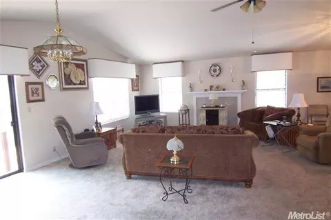 2174 Debutant Walk, Manteca, CA 95336 photo 3