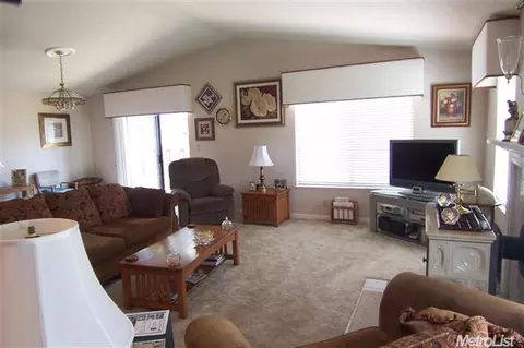 2174 Debutant Walk, Manteca, CA 95336 photo 4