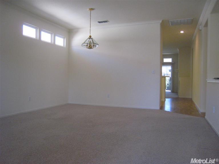 3370 Spring Garden Dr, Turlock, CA 95382 photo 2