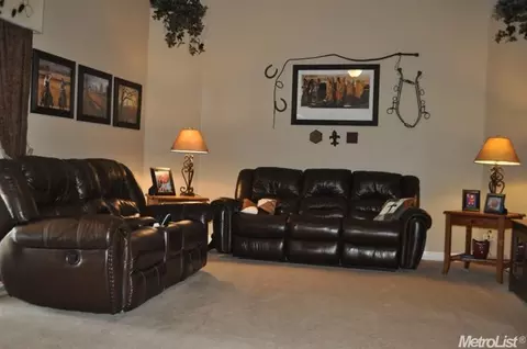 1750 Smith Dr, Turlock, CA 95382 photo 8