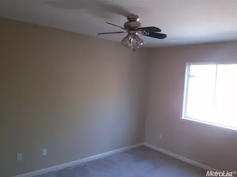1219 Kestrel Dr, Patterson, CA 95363 photo 4