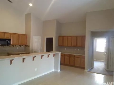 1219 Kestrel Dr, Patterson, CA 95363 photo 2
