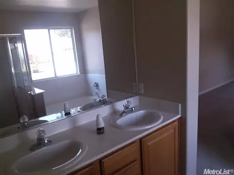 1219 Kestrel Dr, Patterson, CA 95363 photo 7