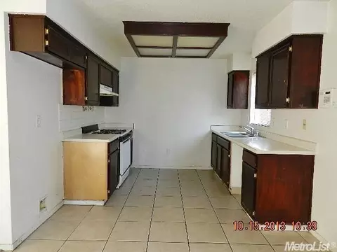 39 El Verano St, Merced, CA 95341 photo 4