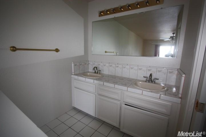 1709 Darwin, Ceres, CA 95307 photo 10