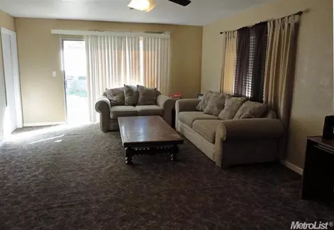1524 Grape, Modesto, CA 95350 photo 2