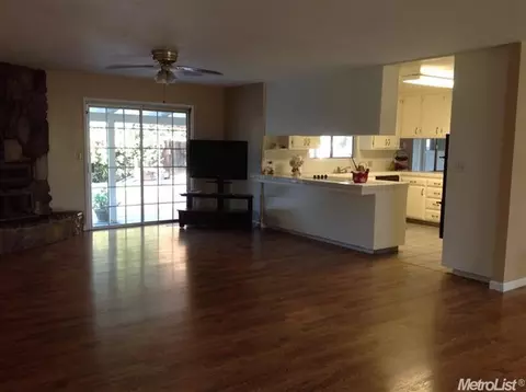 605 E Rumble Rd, Modesto, CA 95350 photo 8