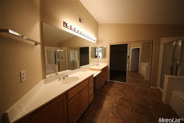 13600 Onyx Ct, Lathrop, CA 95330 photo 14