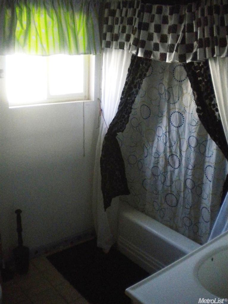 230 W 13th St, Merced, CA 95341 photo 5