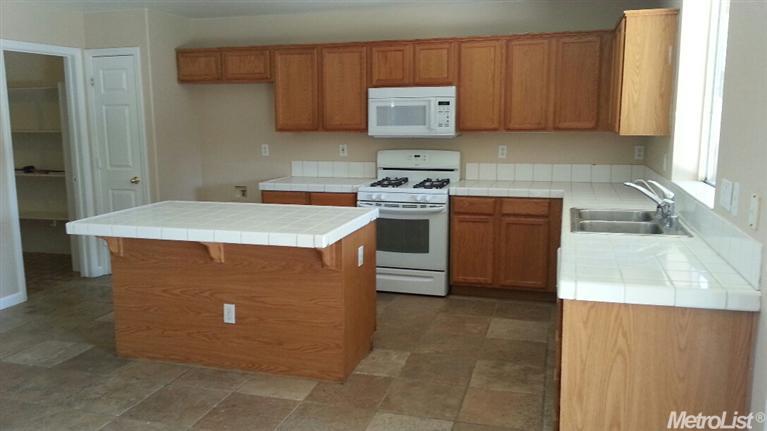 1046 Curlew, Patterson, CA 95363 photo 3