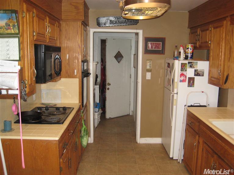1525 Ronald Ave, Modesto, CA 95350 photo 3