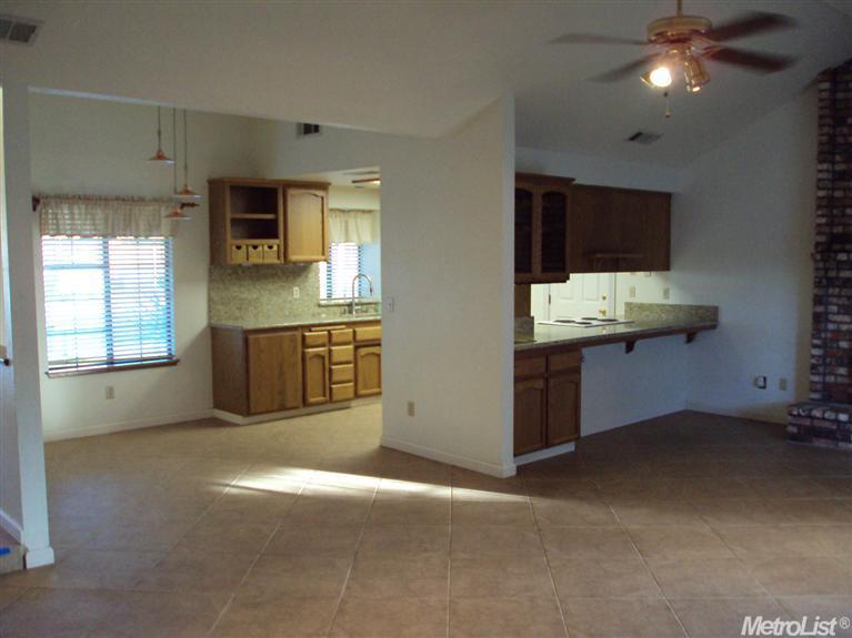 917 Stonum Rd, Modesto, CA 95351 photo 2