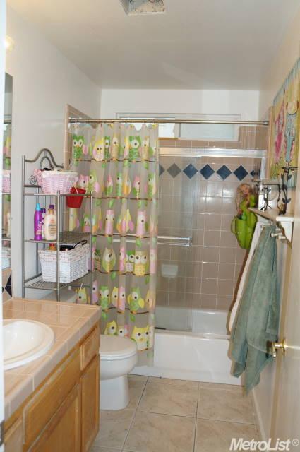 2037 Solothurn Way, Manteca, CA 95337 photo 13