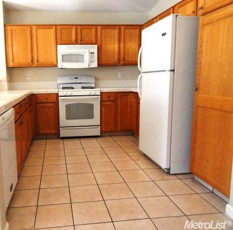 1167 Cherry Oak Ln, Manteca, CA 95336 photo 2