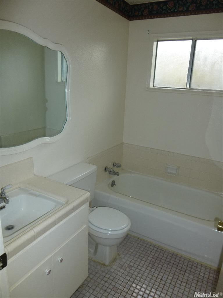 1836 Milpas Ln, Modesto, CA 95355 photo 9