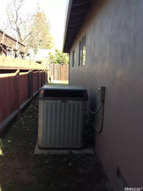 617 Violet St, Modesto, CA 95356 photo 3