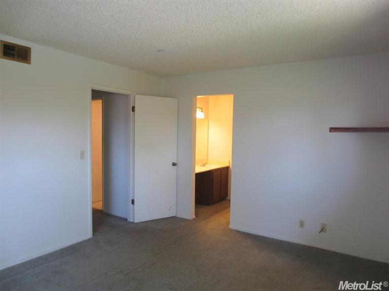 3965 Oak Villa Cir, Carmichael, CA 95608 photo 18