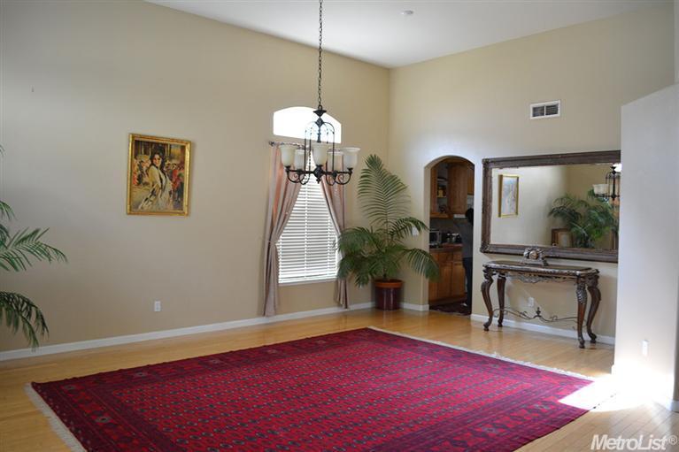711 Wynyard Cir, Manteca, CA 95337 photo 2