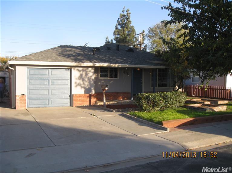 916 S Maple Ave, Manteca, CA 95337 photo 1