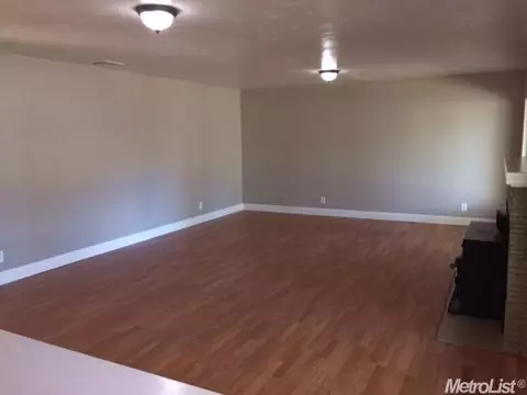 720 E Fairmont Ave, Modesto, CA 95350 photo 2