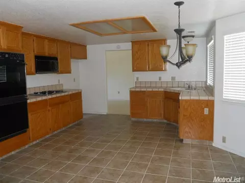 2420 Boston Way, Modesto, CA 95355 photo 2