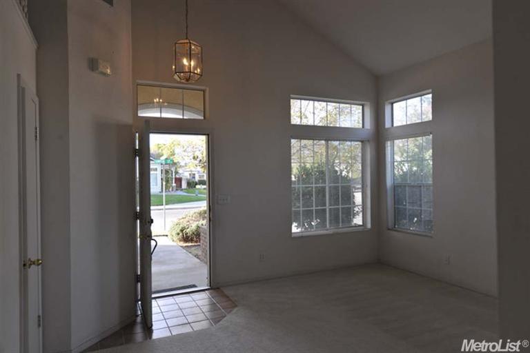 1294 Sunpeak Ln, Tracy, CA 95376 photo 4