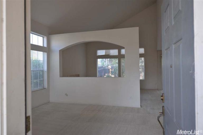 1294 Sunpeak Ln, Tracy, CA 95376 photo 3