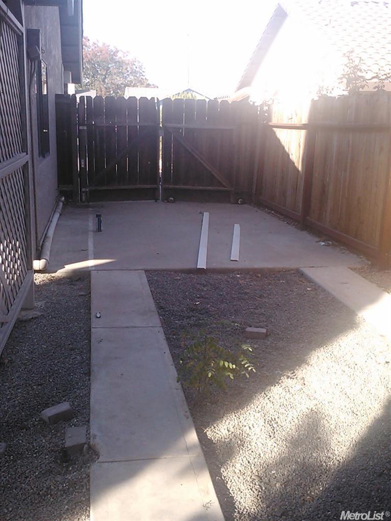 929 Arambel, Patterson, CA 95363 photo 24