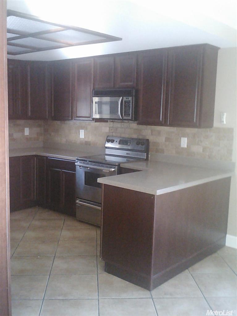 929 Arambel, Patterson, CA 95363 photo 8