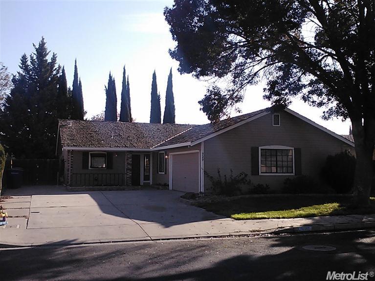 929 Arambel, Patterson, CA 95363 photo 2