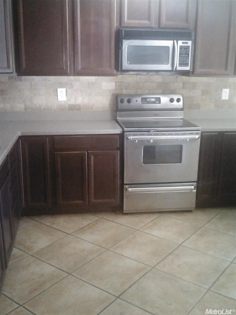 929 Arambel, Patterson, CA 95363 photo 6