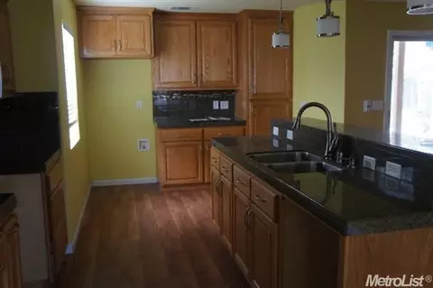 625 Finster St, Patterson, CA 95363 photo 2