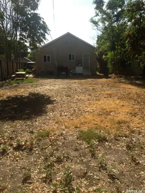 822 3 Rd St, Modesto, CA 95351 photo 2
